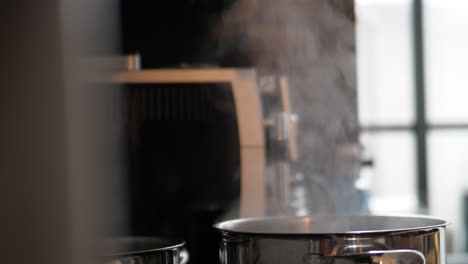 Steaming-and-boiling-stainless-steel-pot