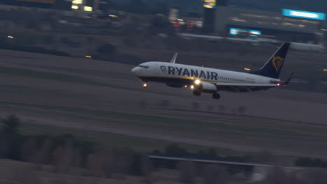 Ryanair-aircraft-making-a-landing-approach-in-Madrid