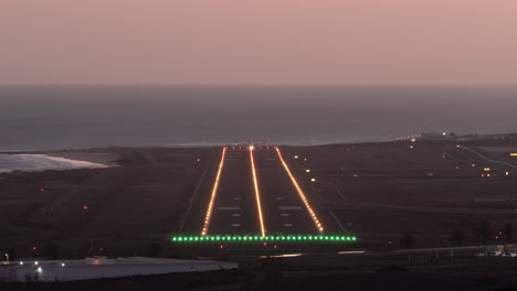 Night-arrivals-of-planes