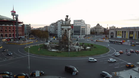 Flying-over-the-fountain-on-Spain-Square-with-roundabout-traffic-Barcelona