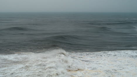 Waves-on-the-ocean