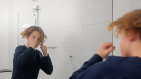 Teenager-boxing-in-slowmo-in-bathroom-mirror