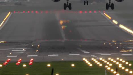 Airplane-landing-at-the-airport---slow-motion