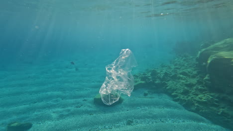 Garbage-on-the-seabed