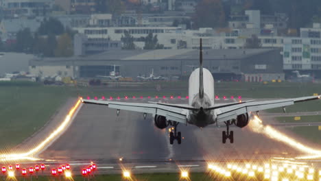 Airplane-landing-at-the-airport