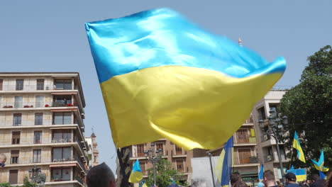 A-man-with-a-Ukrainian-flag