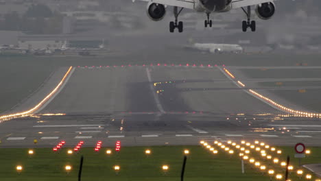Airplane-landing-in-super-slow-motion