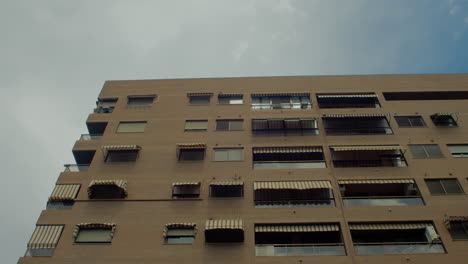 La-Pared-De-Un-Edificio-Residencial-De-Gran-Altura.