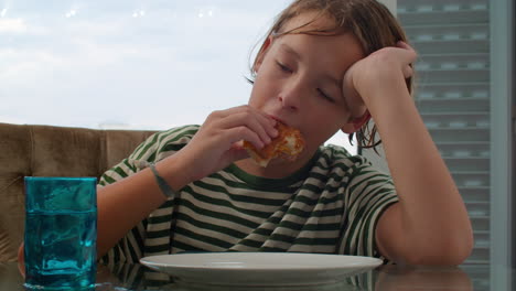 Teenage-boy-eating-burger-and-playing-game