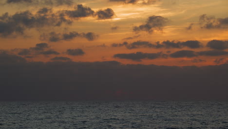 Calm-ocean-at-dusk