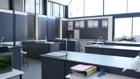 Modernes-Naturwissenschaftliches-Klassenzimmer-In-Einer-High-School