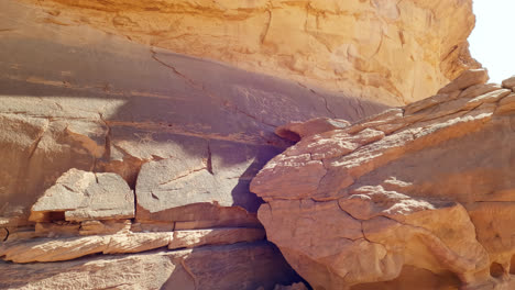 Close-up-pan-right-shot-of-rock-formation-in-Wadi-Rum,-Jordan