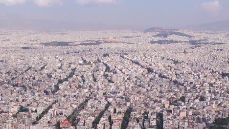 Hohe-Luftaufnahme-über-Der-Weitläufigen-Stadt-Athen-In-Griechenland