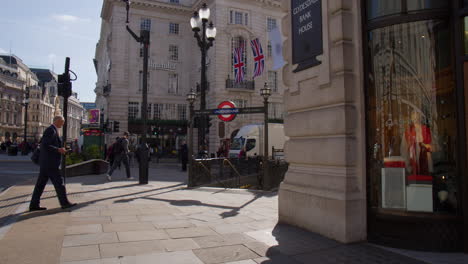 Subway-Station-Access-At-Piccadilly-Circus-In-London,-UK