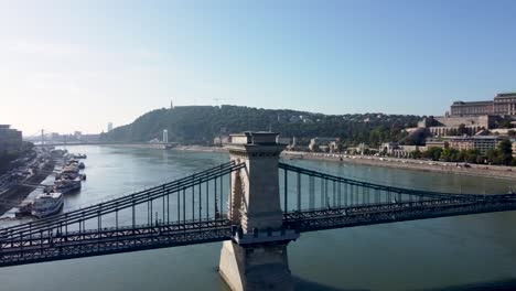 Széchenyi-Chain-Bridge-that-spans-River-Danube-with-view-of-Buda-Castle,-aerial