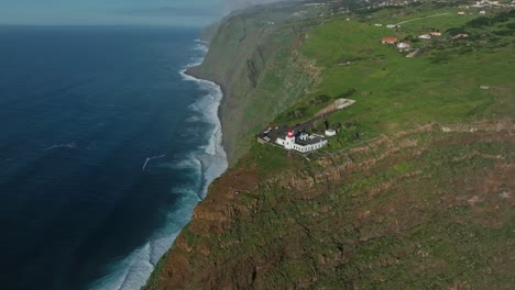 Orbit-around-Farol-da-Ponta-do-Pargo-lighthouse-in-Madeira,-Portugal-at-midday