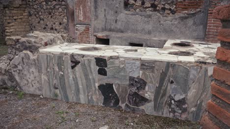 Gefliester-Servicebereich-Im-Antiken-Pompeji,-Italien