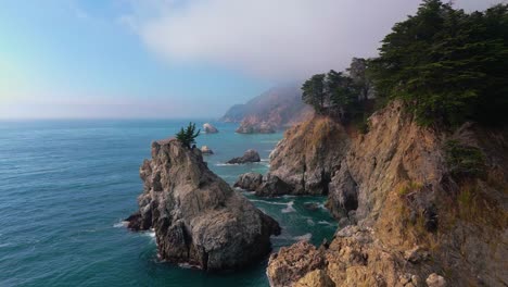 Scenic-seaside-coast-at-Big-Sur,-California