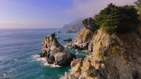 Scenic-seaside-coast-at-Big-Sur,-California
