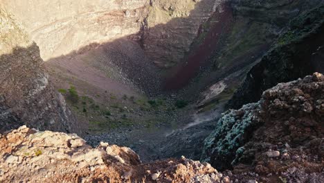 Vesuvius-Crater-Rim,-Volcanic-Textures,-Italy