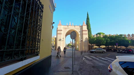 Una-Vista-Del-Arco-De-La-Macarena---Atracción-Turística-En-Sevilla,-España.