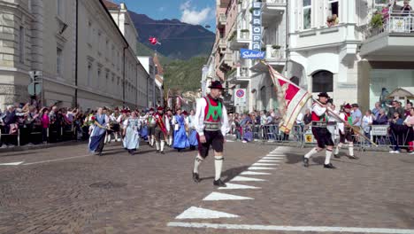 The-marching-band-of-Obermais-during-the-annual-Grape-Festival-in-Meran---Merano,-South-Tyrol,-Italy