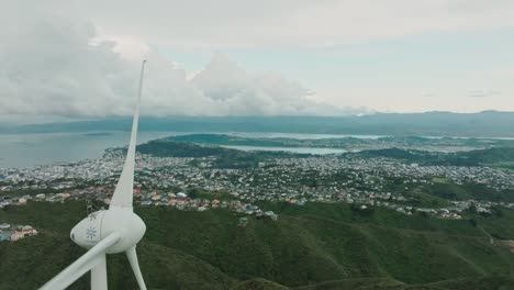Close-up-aerial-view-of-popular-lookout-point-with-Brooklyn-wind-turbine-overlooking-harbour,-hills-and-capital-city-of-Wellington,-New-Zealand-Aotearoa