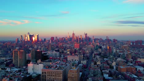 Blaue-Stunde-über-Manhattan,-NYC-Sonnenuntergangspanorama,-Dramatische-Aussicht