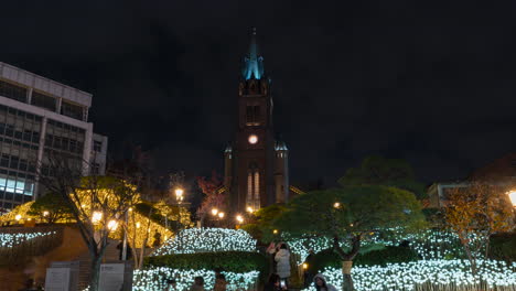 Nachtzeitraffer-Der-Myeongdong-Kathedrale-In-Der-Stadt-Seoul,-Südkorea-–-Herauszoomen