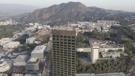 4K-drone-cinematic-tilt-down-shot-of-Comcast-NBC-Universal-building-in-Universal-City-California-with-the-entire-Universal-Studios-lot-in-the-background