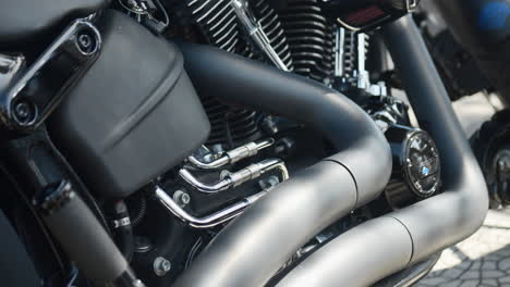 Nahaufnahme-Von-Details-Des-V-Twin-Harley-Davidson-Motorradmotors