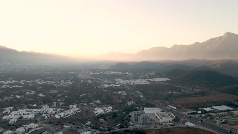 Wide-drone-shot-of-the-downtown-sector-of-Monterrey,-Mexico