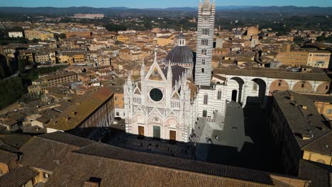 Forward-Drone-Shot-Above-Siena-Cathedral-on-Beautiful-Day-in-Italy's-Tuscan-Region