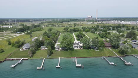 Iconic-homes-along-St-Clair-River-in-Michigan,-aerial-view
