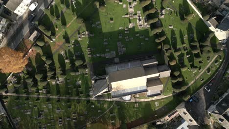 Cementerio-Vista-De-Pájaro-Tejos-Uk-Cotswold-Painswick-Sobrecarga-Aérea-Otoño-Histórico-Del-Reino-Unido