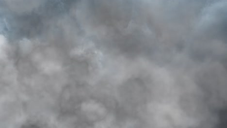 Blick-Auf-Dunkle-Wolken-Am-Himmel-Mit-Gewitterhintergrund-4k