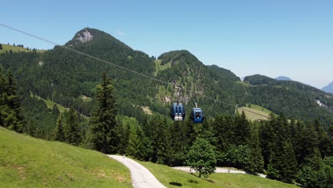 Empinado-Camino-De-Cuerda-Que-Conduce-A-Una-Montaña-En-Los-Alpes-En-Lofer,-Austria