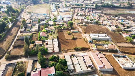 Luftdrohnenaufnahme-Einer-Ländlichen-Siedlung-In-Kenia