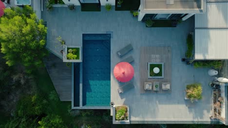 Aerial-dolly-shot-revealing-a-swimming-pool-in-the-garden-of-a-villa-in-France