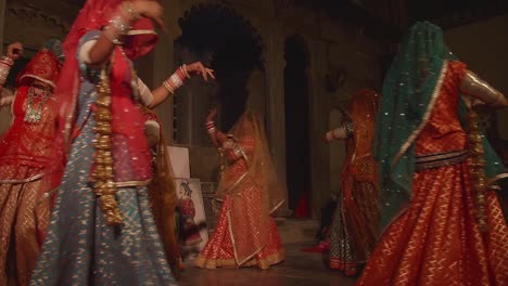 Zeitlupe,-Udaipur-Rajasthan-Und-Traditionelle-Indische-Zigeunerinnen-Tanzen