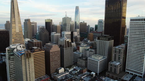 Aerial-view-in-middle-of-skyscrapers-in-downtown-San-Francisco,-sunrise-in-USA