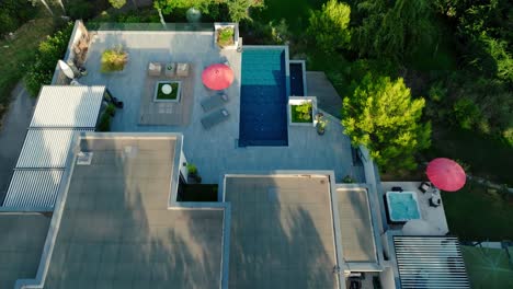 Aerial-tilting-shot-showing-a-large-villa-with-a-pool-in-the-south-of-France