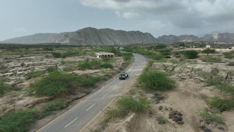 Straße-Schlängelt-Sich-Durch-Hingol,-Belutschistan-Landschaft