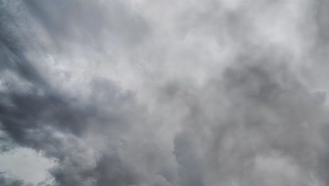 Hintergrund-Von-Gewitter-Und-Wolken-Am-Dunklen-Himmel