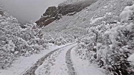Hermoso-Paisaje-Invernal-Sobre-El-Sendero-Rock-Canyon-Provo-Utah-Cubierto-De-Nieve
