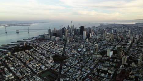 Aerial-view-overlooking-the-metropolis-of-San-Francisco,-cloudy-sunrise-in-USA