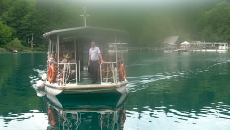 Tourists-Travel-on-Boat-in-Plitvice-Lakes,-Croatia