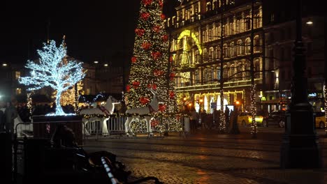 Blick-Auf-Die-Straße-Von-Kopenhagen-Bei-Nacht-Mit-Weihnachtsbeleuchtung