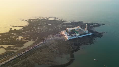 Haji-Ali-Dargah---Imágenes-De-Drones-De-Mumbai,-Impresionante-Vista-Aérea-De-Mumbai-India