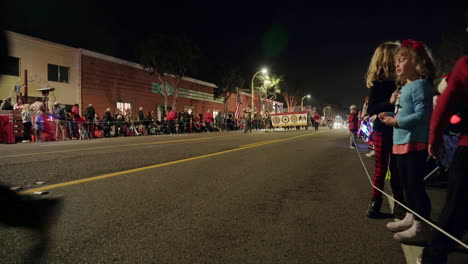 Children-line-the-street-for-the-Holiday-Parade-in-Encinitas,-California